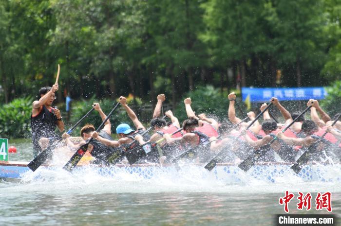 广东惠州端午水上盛事：21支龙舟队齐聚挥桨破浪