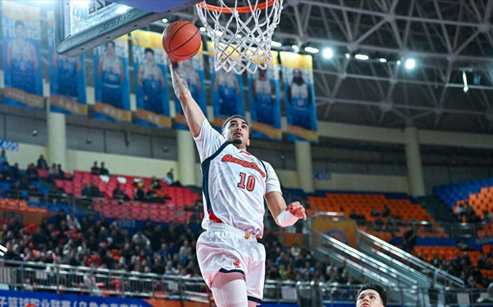 广东队惨败新疆，杜锋三连败暴露阵容隐患