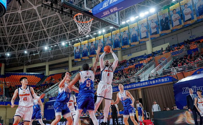 广东队惨败新疆，杜锋三连败暴露阵容隐患