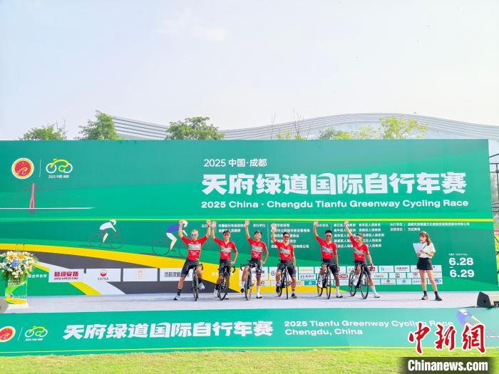 成都自行车赛16支车队竞速绿道 78座桥梁串联生态