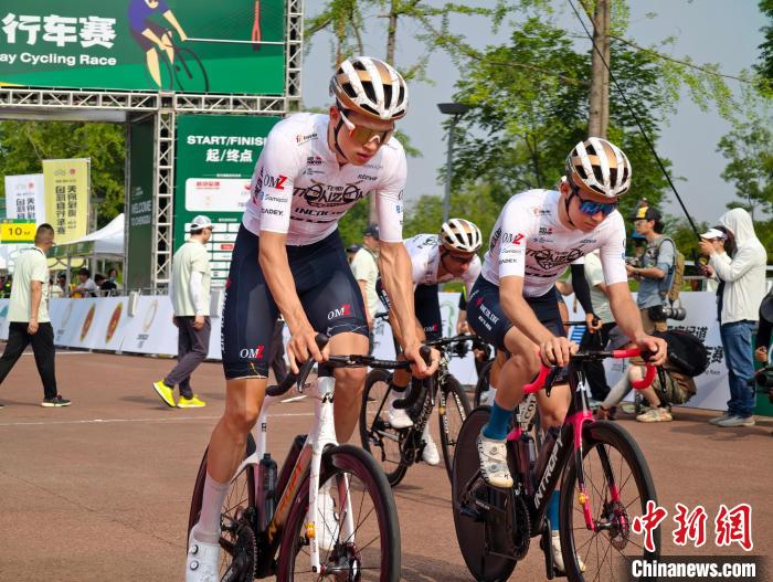 成都自行车赛16支车队竞速绿道 78座桥梁串联生态