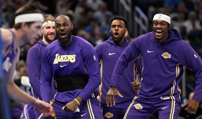 湖人客场绝杀魔术 肯纳德压哨三分助队豪取九连