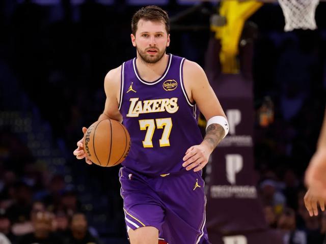 湖人惨败雷霆东契奇伤退季后赛前景悬