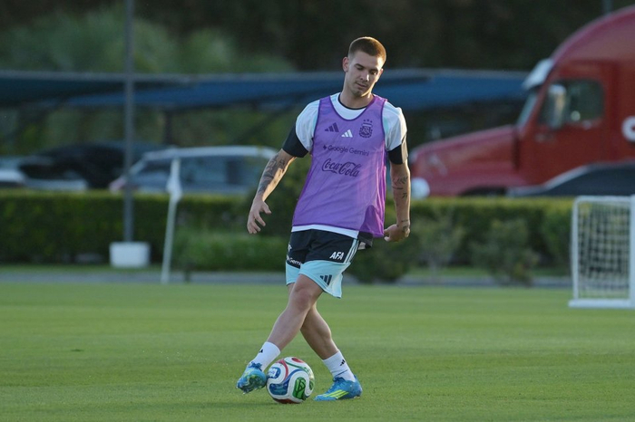 皇马小将马斯坦图诺遭遇瓶颈，阿根廷球星力挺