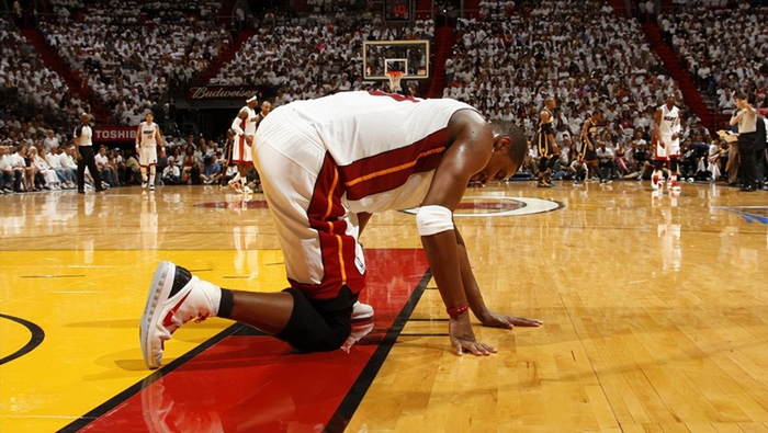 詹姆斯再战季后赛独自带队，42岁能否重演巅峰神