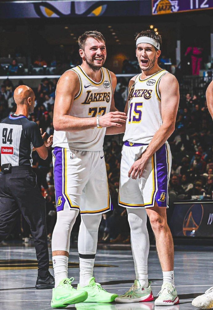 詹姆斯再战季后赛独自带队，42岁能否重演巅峰神