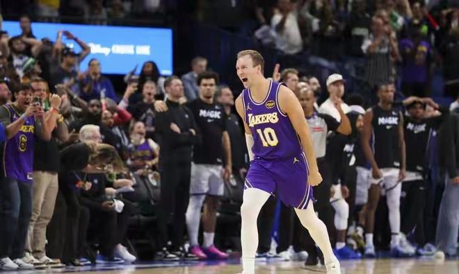 湖人G2力克火箭 斯马特肯纳德联手助队夺两连胜