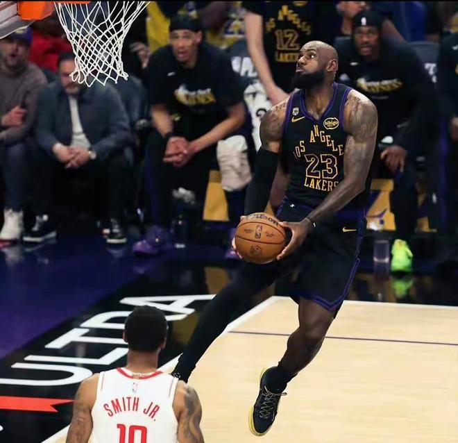 湖人G2力克火箭 斯马特肯纳德联手助队夺两连胜