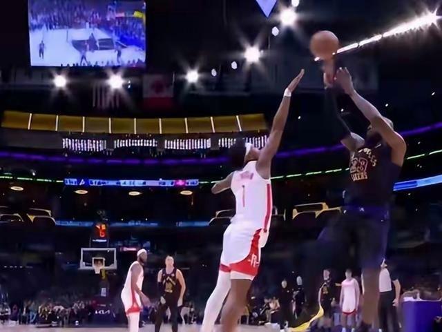 湖人G2力克火箭 斯马特肯纳德联手助队夺两连胜